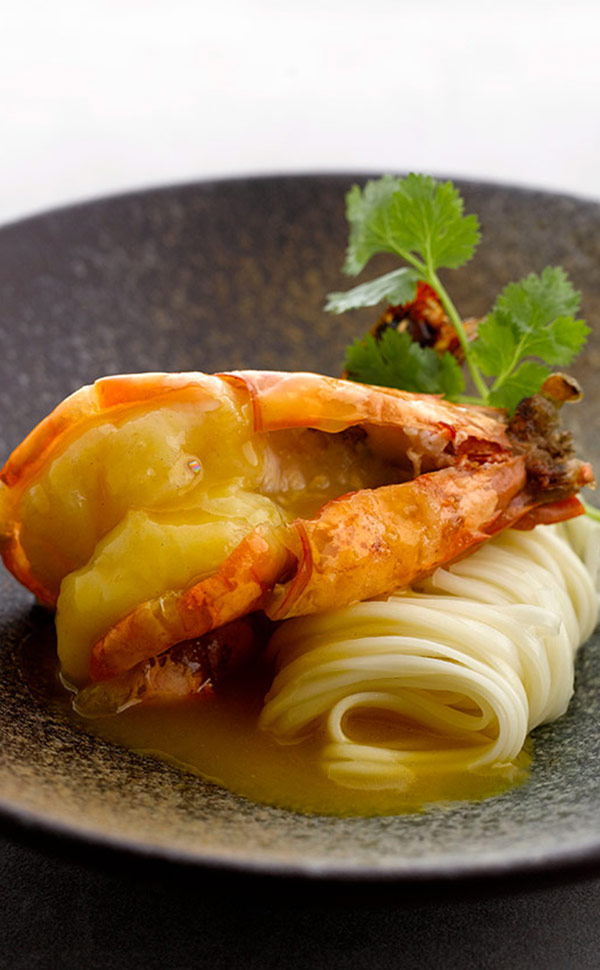 Braised Inaniwa Noodles with Tiger Prawn in Ginger and Onion Sauce